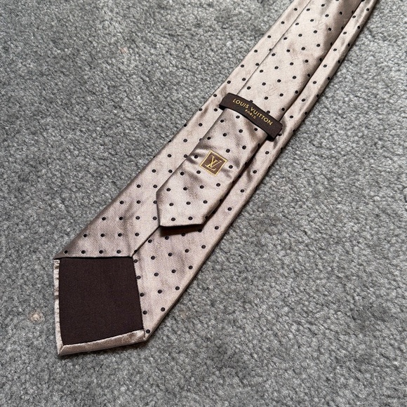Louis Vuitton Gold/Tan Tie with Black Dots - Picture 7 of 7